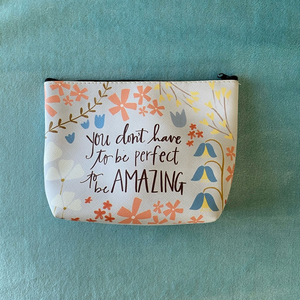 NWOT Zip Top Cosmetics Pouch - Picture 1 of 4